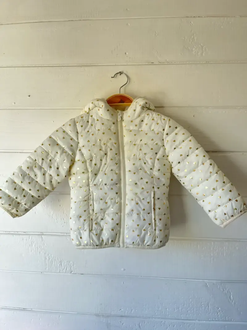 Chaqueta acolchada blanca con corazones dorados - 1