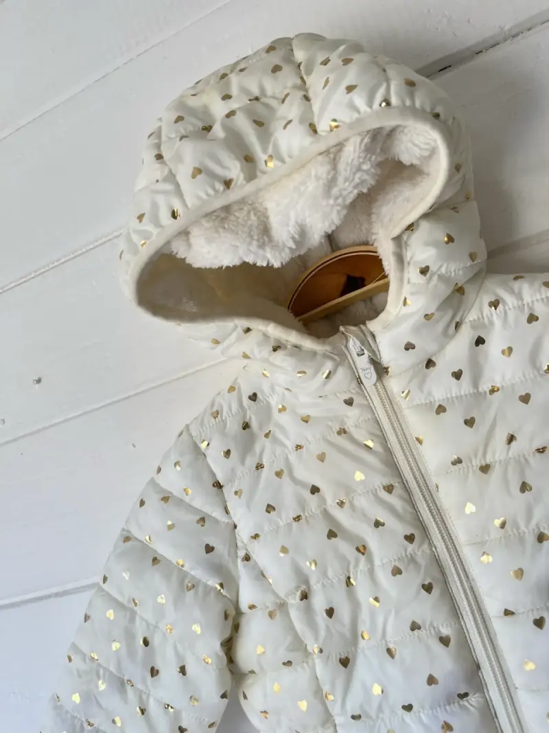 Chaqueta acolchada blanca con corazones dorados - 3