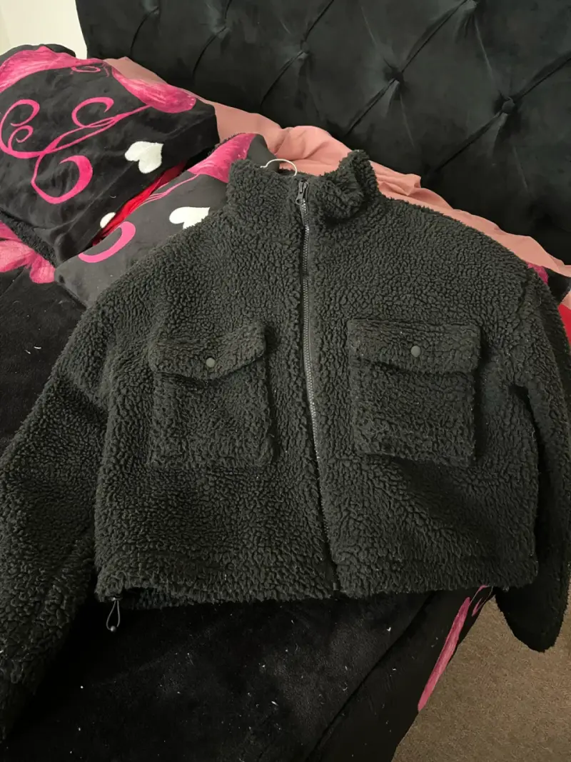 Chaqueta de lana negra con bolsillos - 1