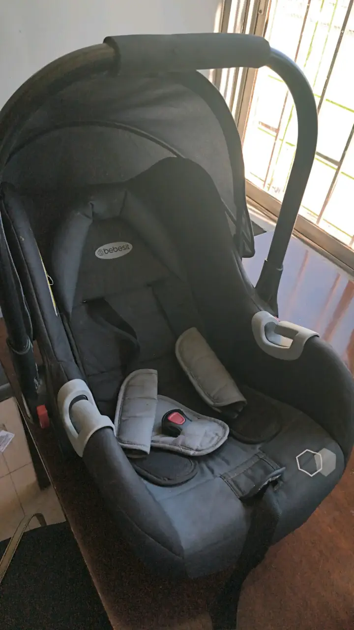 Silla de auto Bebesit negra en buen estado