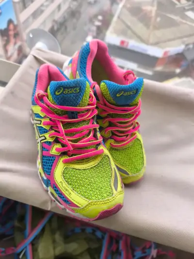 Zapatillas deportivas Asics coloridas para correr - miniatura 1