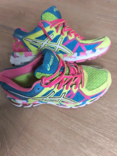 Zapatillas deportivas Asics coloridas para correr - miniatura 3