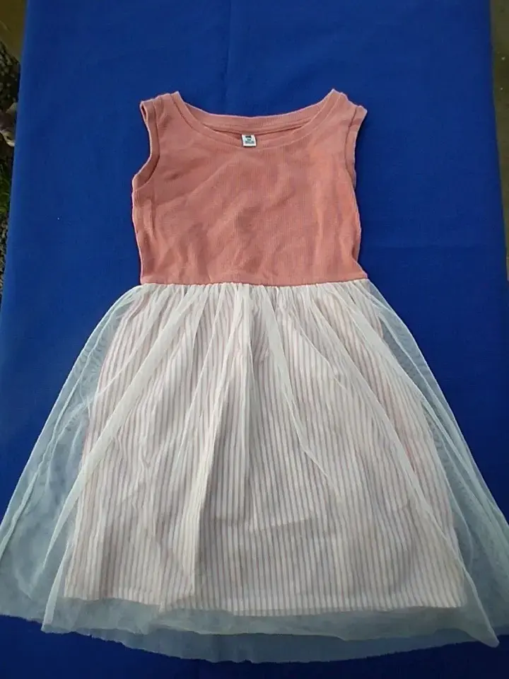 Vestido infantil rosa con falda de tul