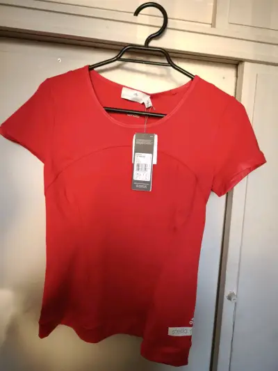 Polera roja Adidas Stella McCartney nueva - miniatura 1