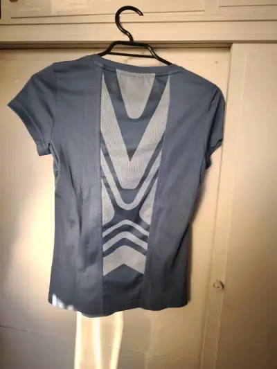 Polera deportiva Adidas azul para mujer - miniatura 2