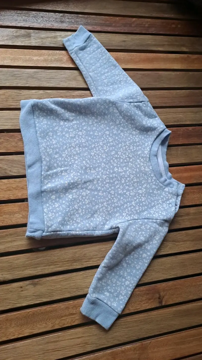 Polerón infantil rayado con diseño de conejo - 4