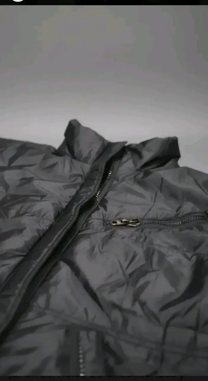 Parka negra acolchada con cierre - 1