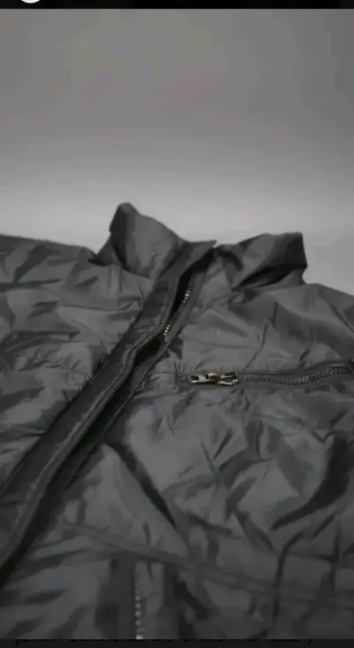 Parka negra acolchada con cierre - miniatura 1