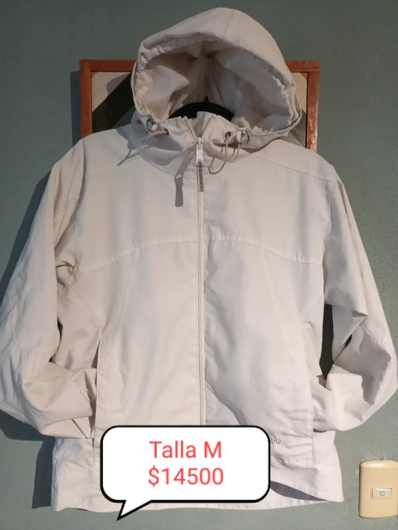 Chaqueta blanca con capucha talla M
