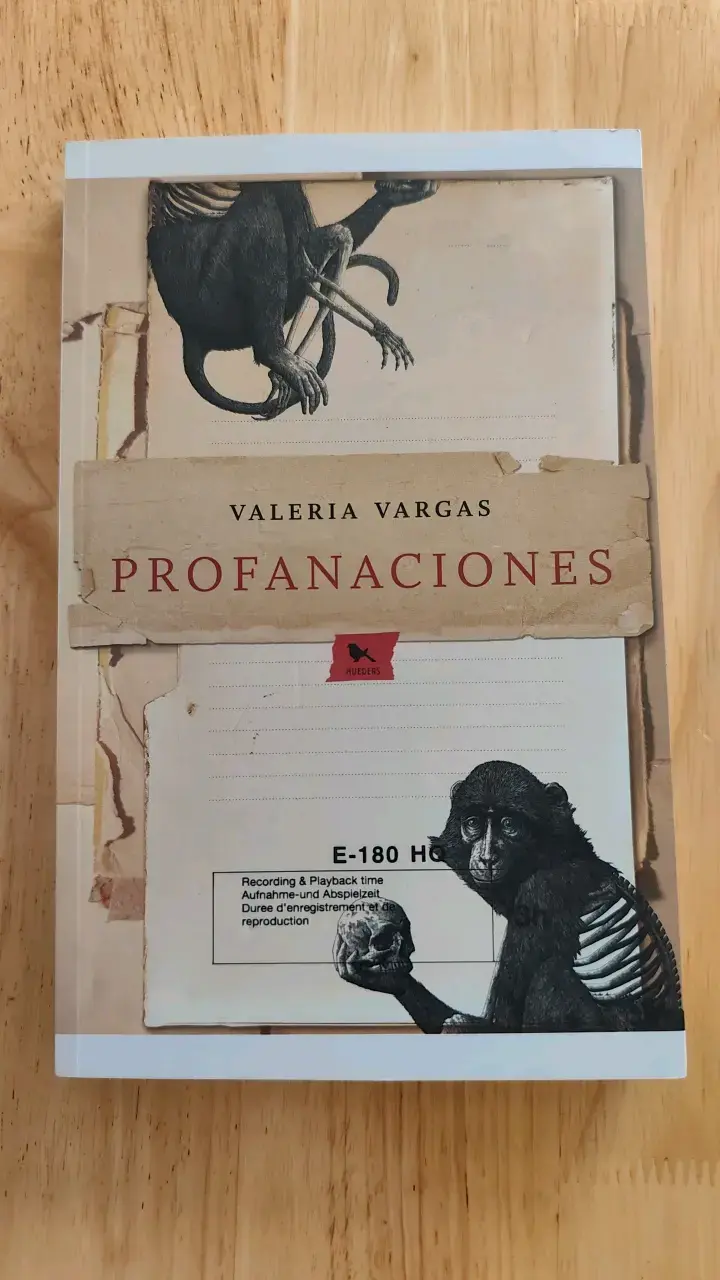 Libro 'Profanaciones' de Valeria Vargas - 1