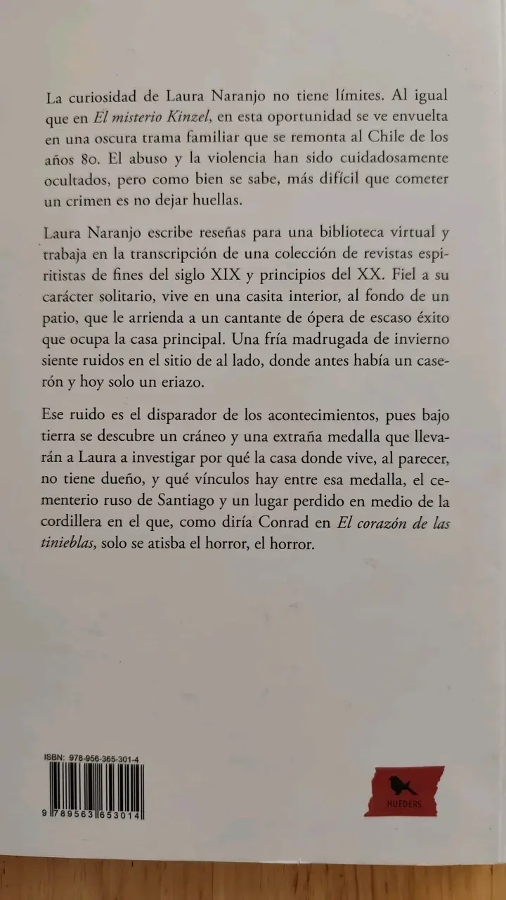Libro 'Profanaciones' de Valeria Vargas - 2