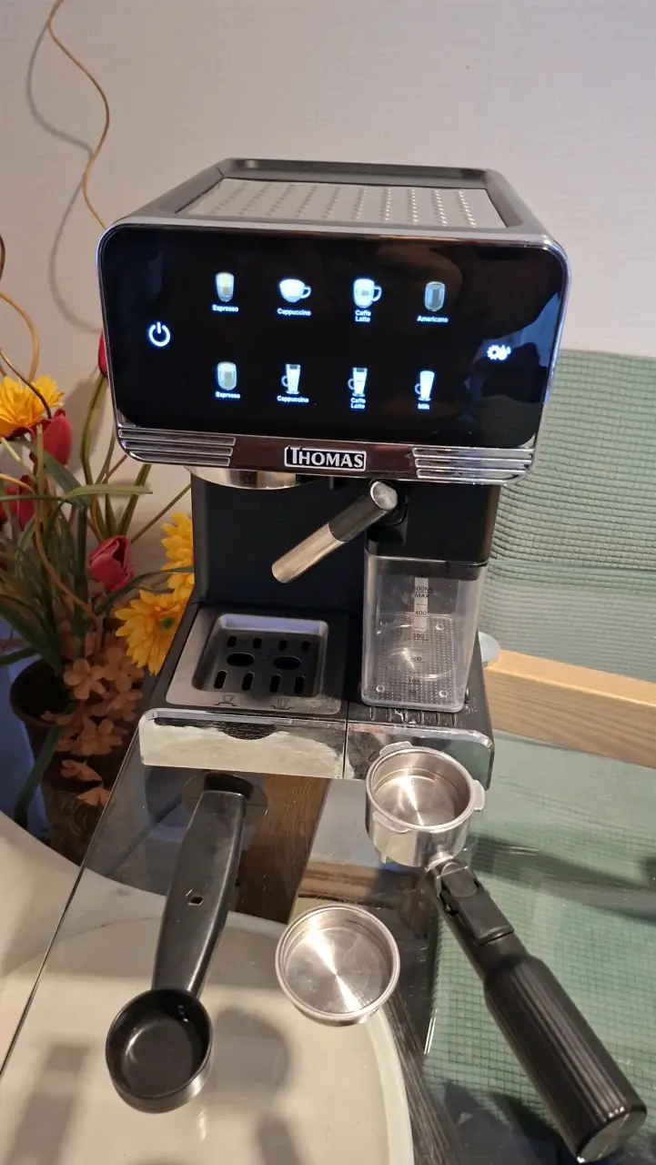 Cafetera espresso Thomas con pantalla táctil - 1