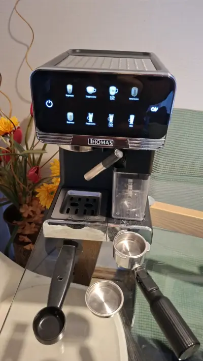 Cafetera espresso Thomas con pantalla táctil - miniatura 1