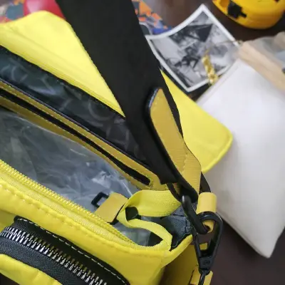 Bolso bandolera amarillo Amphora con bolsillos - miniatura 4