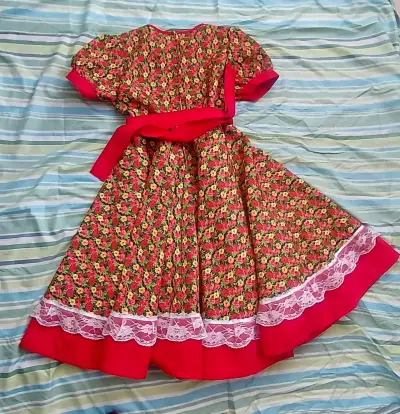 Vestido de folclor floral con encaje - miniatura 3