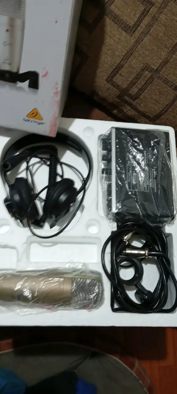 Kit de grabación Behringer U-Phoria Studio Pro - 2