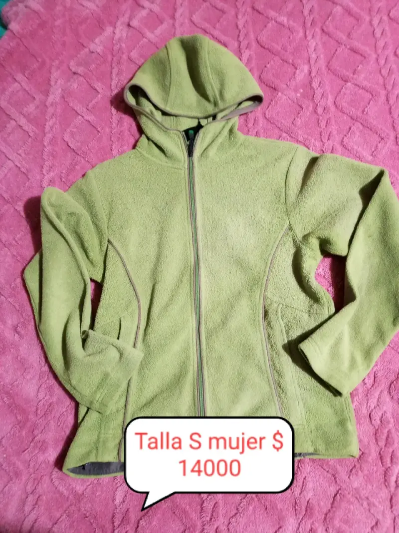 Polerón verde con capucha para mujer