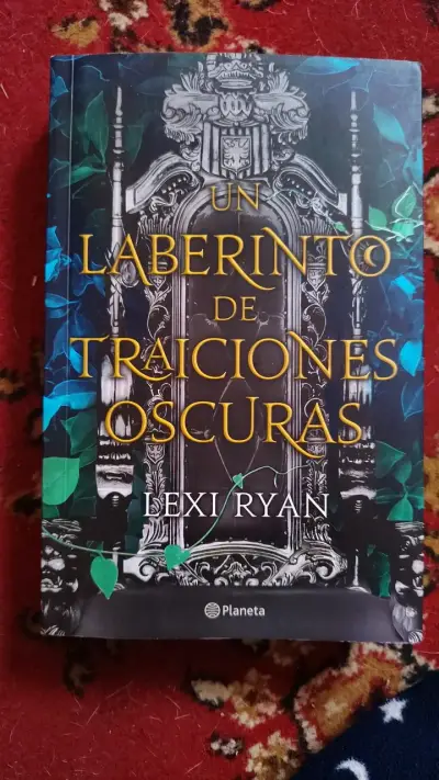 'Un Laberinto de Traiciones Oscuras' de Lexi - miniatura 1