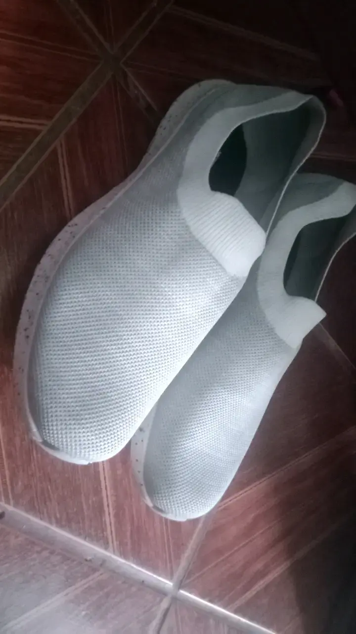 Zapatillas deportivas blancas sin cordones - 1
