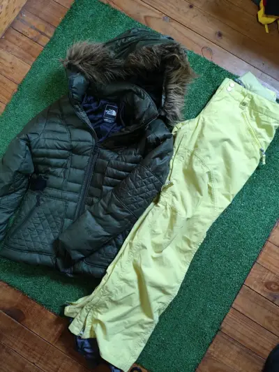 Chaqueta The North Face y pantalón Burton ambosx30 - miniatura 1