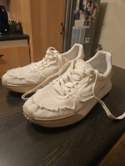 Zapatillas beige Zara numero 38 - miniatura 1