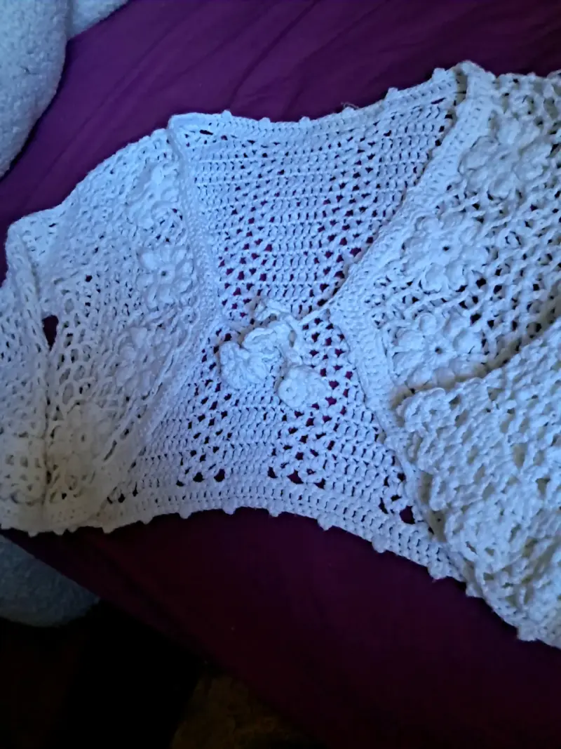 Chaleco tejido blanco de encaje floral - 1