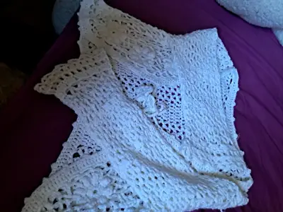 Chaleco tejido blanco de encaje floral - miniatura 4