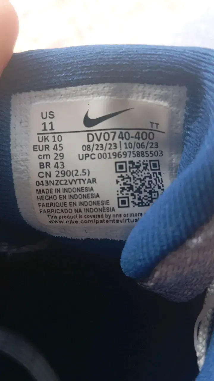 Zapatillas Nike grises con detalles verdes - 3