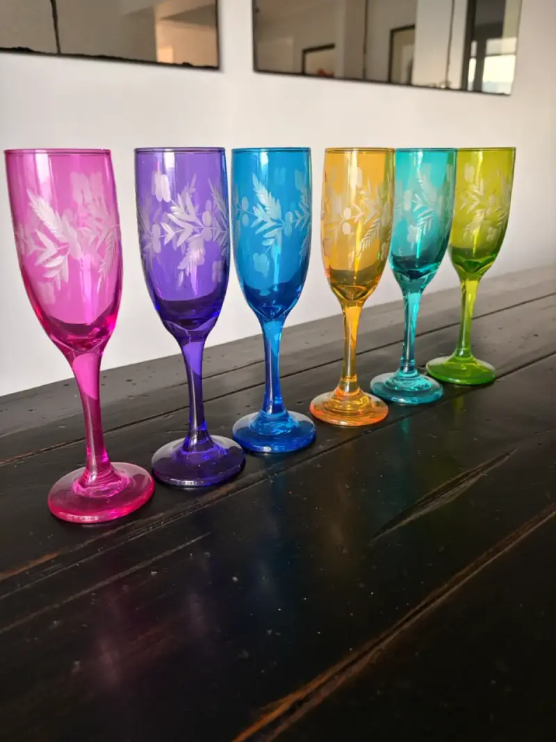 Set de copas de colores grabadas - 1