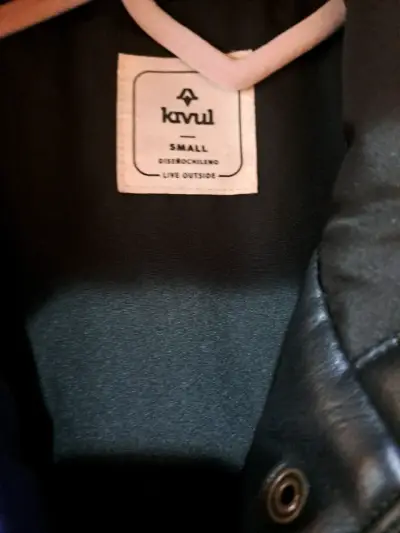 Chaqueta Kvul  acolchada negra con capucha - miniatura 2