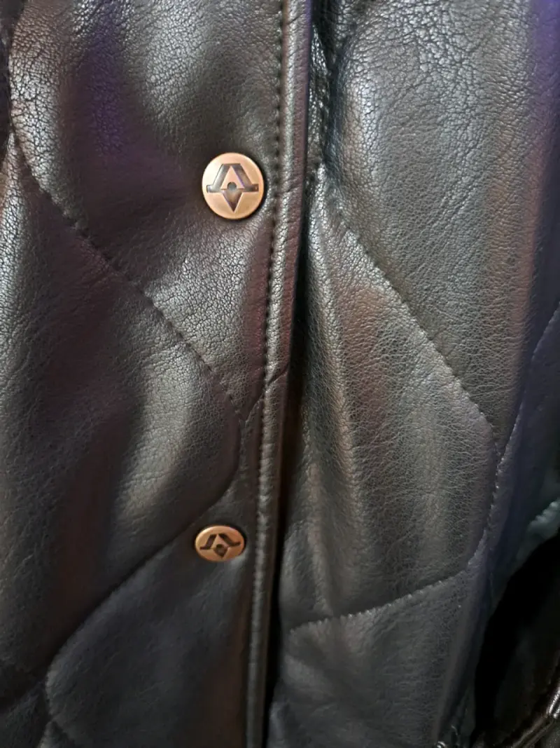 Chaqueta Kvul acolchada negra con capucha - 3