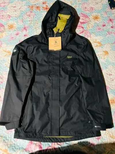Chaqueta impermeable Lippi negra con capucha - miniatura 1