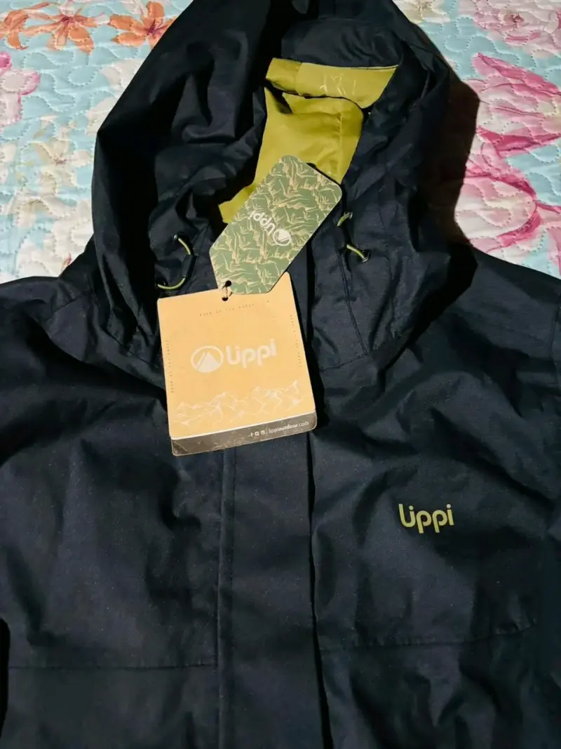 Chaqueta impermeable Lippi negra con capucha - 2