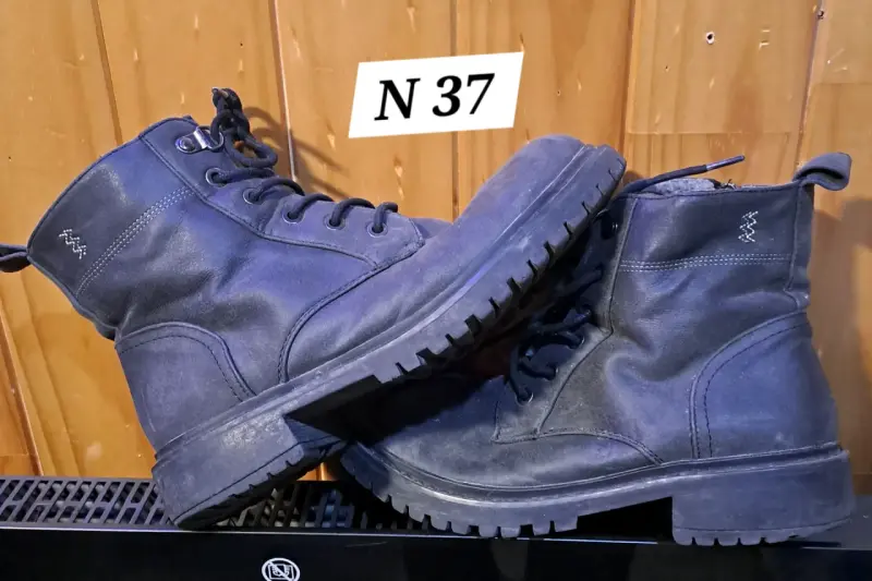 Botas negras de cuero talla 37