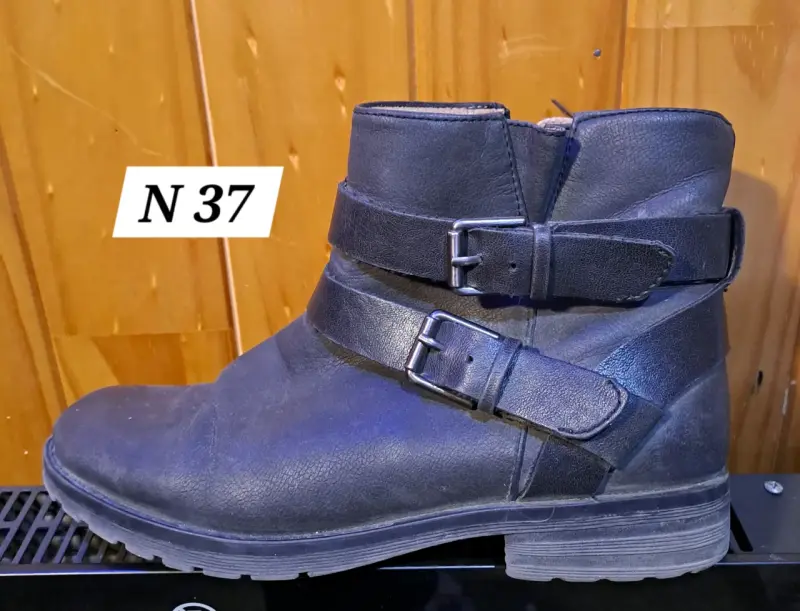 Botines de cuero negro con hebillas talla 37