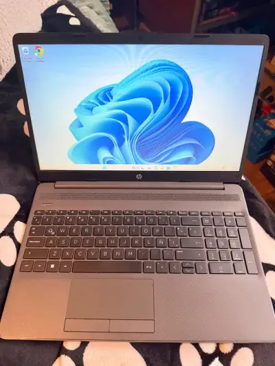 Notebook HP 15" 8GB Ram 128 M.2 Athlon Gold 3150 - miniatura 1
