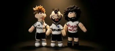 Muñecos tejidos a mano de Colo-Colo - miniatura 1