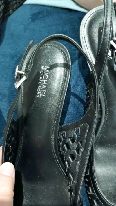 Sandalias negras Michael Kors de cuero - miniatura 1