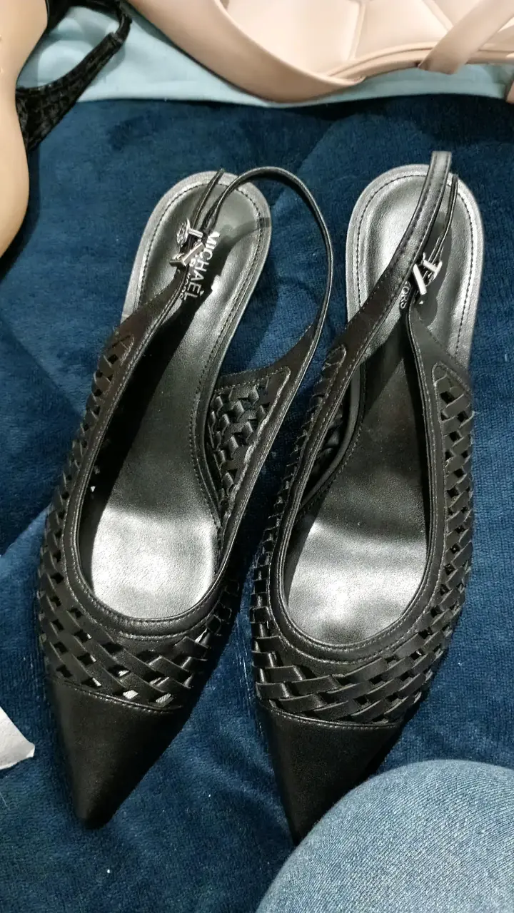 Sandalias negras Michael Kors de cuero - 2