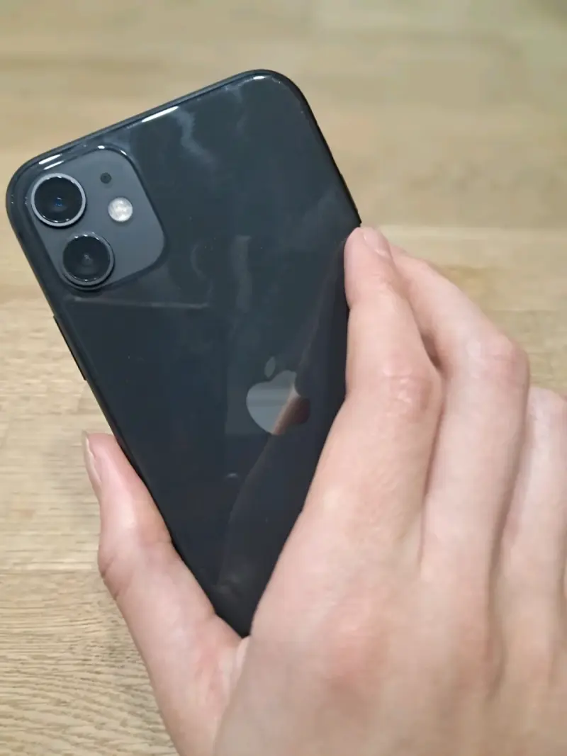iPhone 11 negro 78% de baterĂa - 1