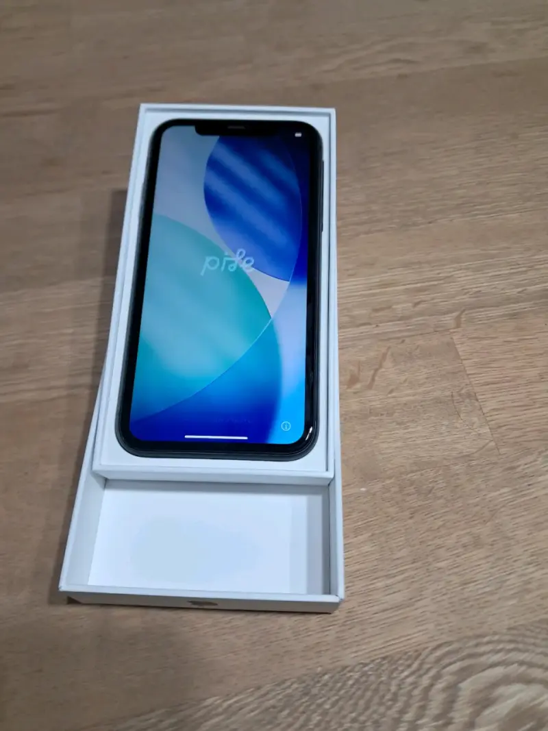 iPhone 11 negro 78% de baterĂa - 3
