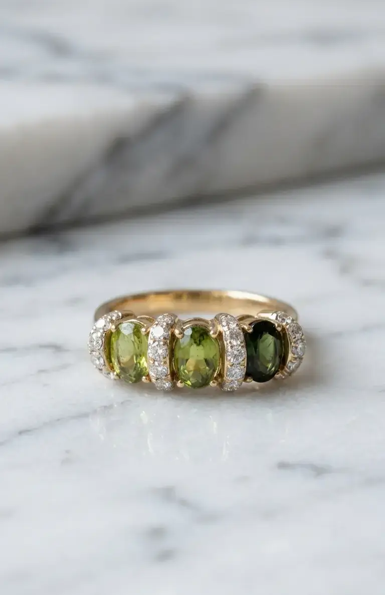 Anillo de Tres Piedras en Tono Verde Oliva - 1
