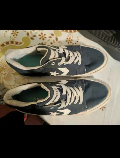 Zapatillas Converse azul marino usadas - miniatura 1