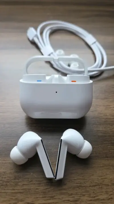 Audífonos inalámbricos con estuche y accesorios - miniatura 3