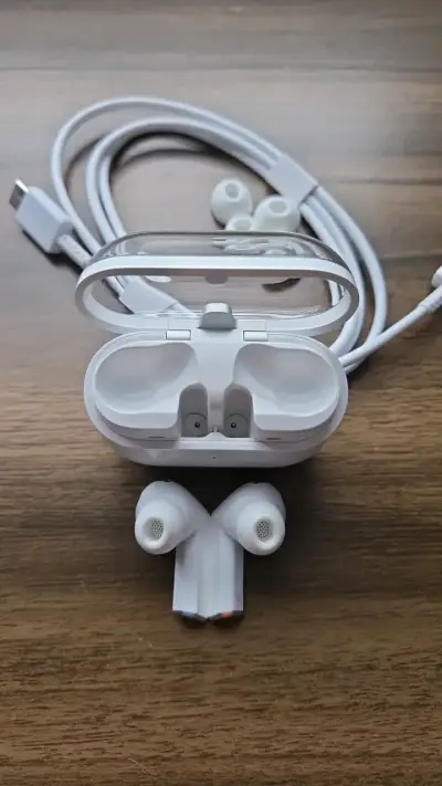 Audífonos inalámbricos con estuche y accesorios - miniatura 5