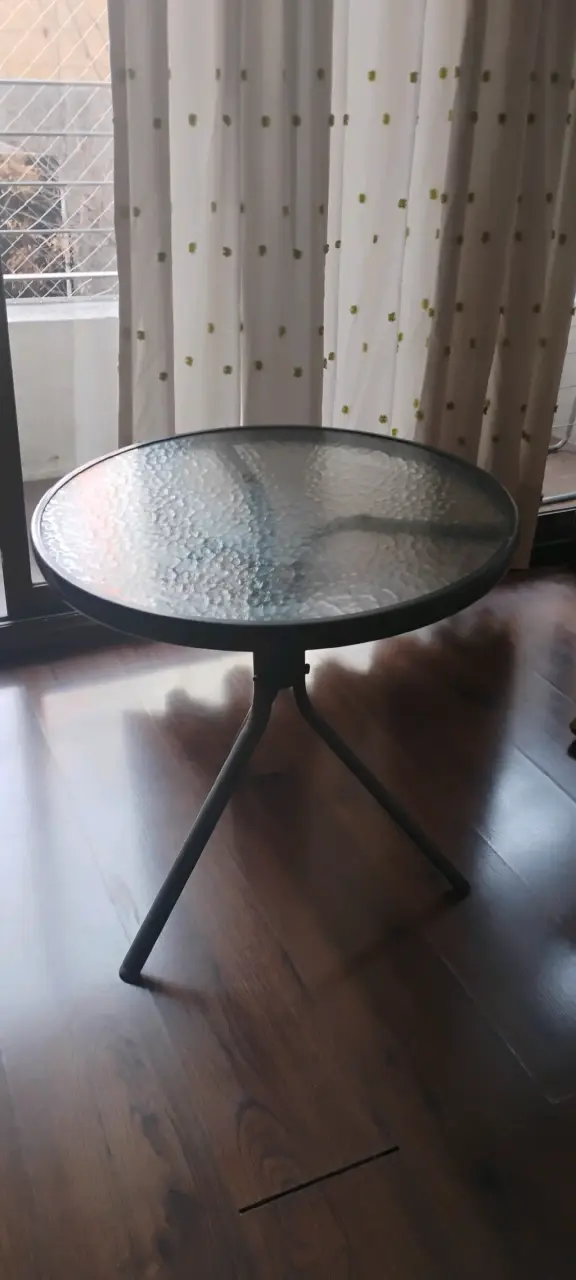 Mesa de terraza con vidrio templado y 4 sillas Tolix - 3
