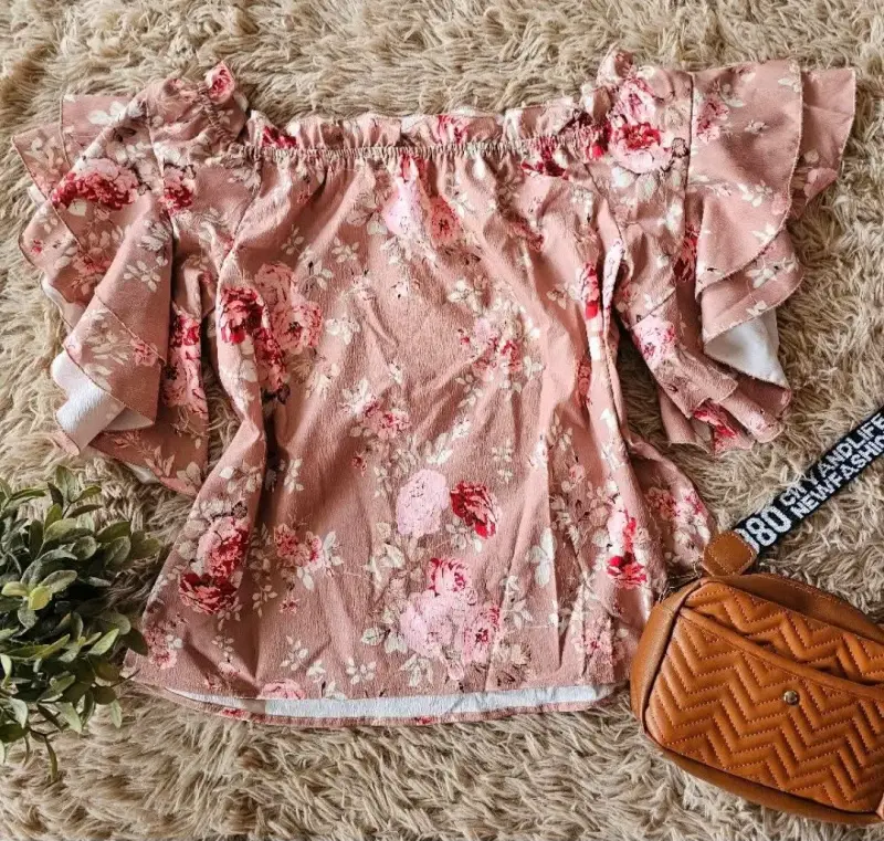 SHEIN Blusa floral rosa con volantes