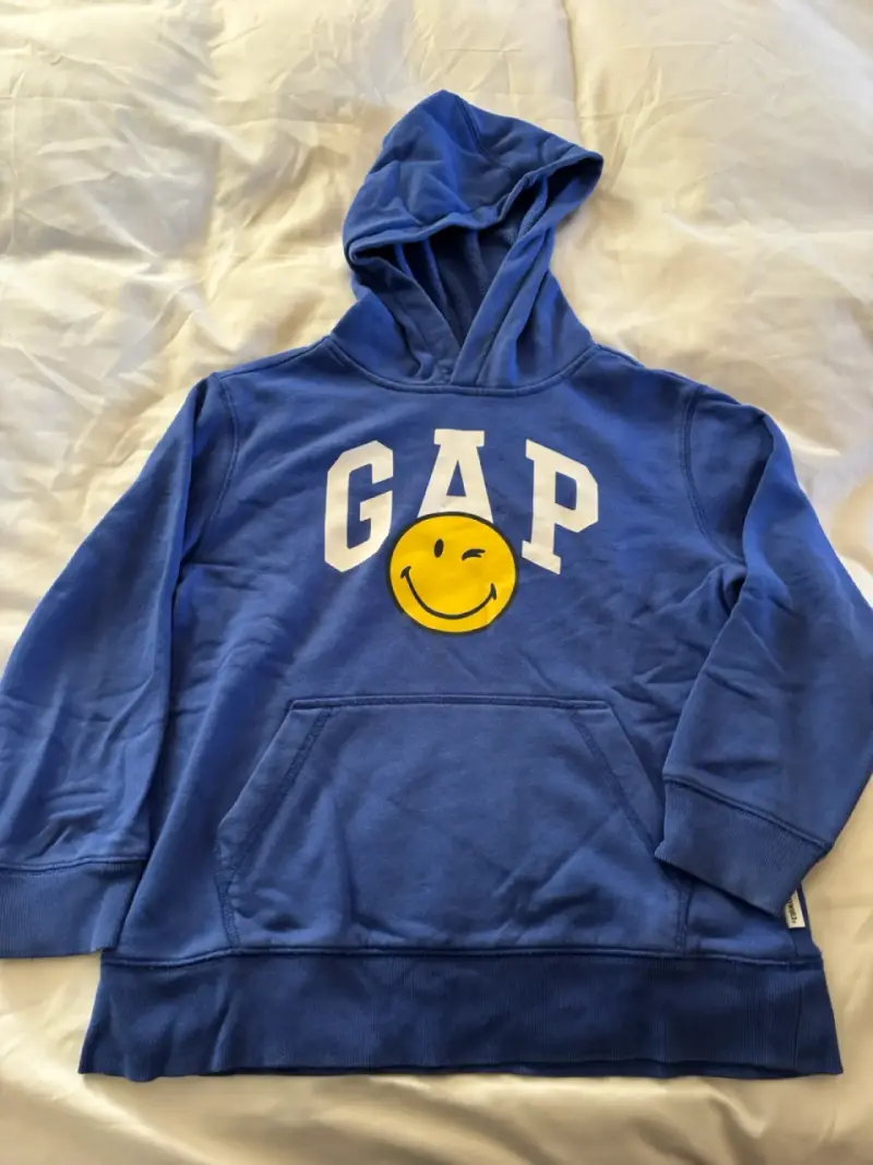 Polerón azul GAP con capucha