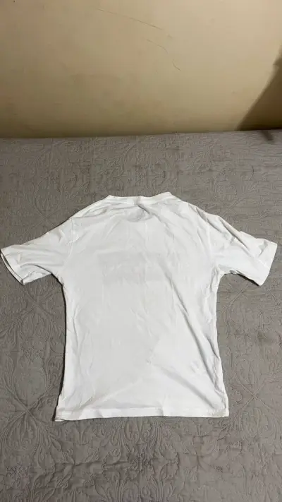 Polera blanca Levi's con logo rojo - miniatura 3