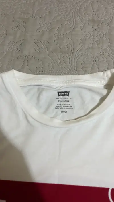 Polera blanca Levi's con logo rojo - miniatura 4